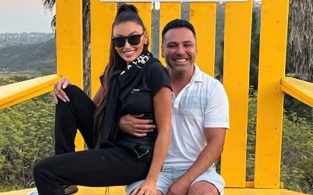 Oscar De La Hoya called Sonders the love of his life. 